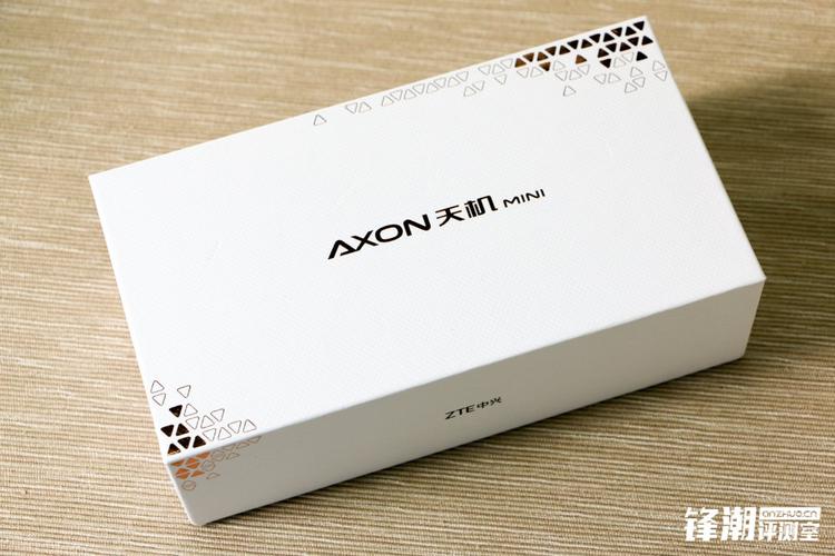年轻化的"巅峰之作":中兴axon天机mini开箱图赏